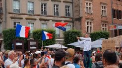 フランス、イタリアで飲食店でのワクチン接種証明の提示を義務化へ 変異が続く中、人々の自由を政府が奪い去らないために フランス、イタリアで飲食店でのワクチン接種証明の提示を義務化へ 変異が続く中、人々の自由を政府が奪い去らないために