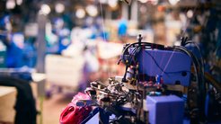 ストッキング大手のアツギが中国に生産工場を集約すると発表 苦渋の決断なるもその先に待ち受ける運命には警鐘を鳴らしたい ストッキング大手のアツギが中国に生産工場を集約すると発表 苦渋の決断なるもその先に待ち受ける運命には警鐘を鳴らしたい