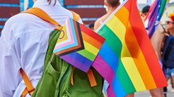 アメリカで争点となる「17歳以下への性転換治療」 有権者の8割近くが反対も、LGBTQ推進で支持を得たいバイデン大統領が積極的に支持し、制限は「非人道的」と保守派を糾弾 アメリカで争点となる「17歳以下への性転換治療」 有権者の8割近くが反対も、LGBTQ推進で支持を得たいバイデン大統領が積極的に支持し、制限は「非人道的」と保守派を糾弾