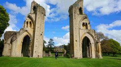 人物伝 魔術師マーリン アナザーストーリー 現代に英雄は現れるか──「神仏に愛される人間になる」「不動心のもととしての『宗教修行』」「邪悪な力を呼び込まないための『自分の欲の削ぎ落し』」 人物伝 魔術師マーリン アナザーストーリー 現代に英雄は現れるか──「神仏に愛される人間になる」「不動心のもととしての『宗教修行』」「邪悪な力を呼び込まないための『自分の欲の削ぎ落し』」
