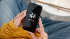 ChatGPTなどの生成AI、若者世代の「デジタルの親友」に ─ 費やした時間は流れ去っていく