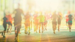 100歳でフルマラソンを完走したランナー、114歳で「ひき逃げ事故死」 ─ 「120歳人生説」を信じれば積極的な人生が開ける