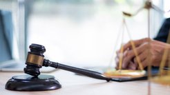 放火で男女2人を殺害した男性が「心神喪失」で無罪判決 ─ 司法や医療が見落としている「憑依」の問題 放火で男女2人を殺害した男性が「心神喪失」で無罪判決 ─ 司法や医療が見落としている「憑依」の問題
