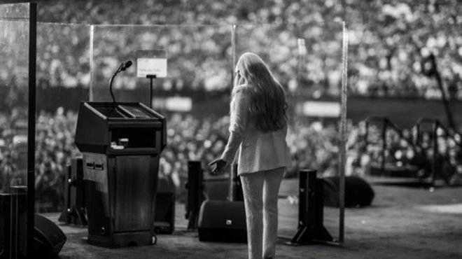 カーク氏追悼式で妻エリカ氏「犯人を許す」 ─ トランプ氏は正義の観点から「私は敵を憎む」