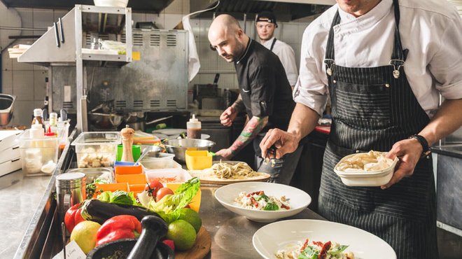 "異端の名店"の革新的な料理の誕生プロセスを追ったドキュメンタリー『ムガリッツ』