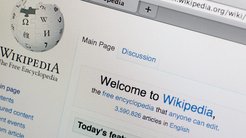 「ウィキペディアの『情報源のブラックリスト』に保守系メディアが名を連ねている」と共同創設者が暴露し、マスク氏も代替サイトの開発を表明 ─ 偏向情報をAIが拡散する負の連鎖