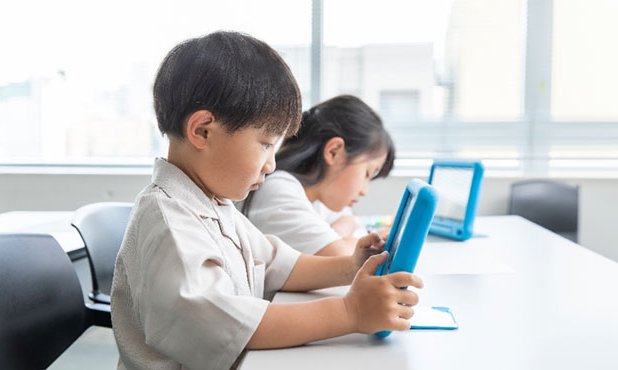 教育委員会の6割が、文科省が進めるデジタル教科書の正式導入に「懸念