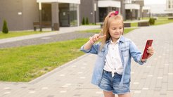 フランスが15歳未満のSNS利用禁止へ ─ 子供への悪影響を真剣に考えるべき フランスが15歳未満のSNS利用禁止へ ─ 子供への悪影響を真剣に考えるべき
