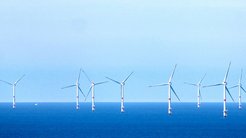 日本の洋上風力から英大手が撤退を検討し、三菱離脱に続く激震 ─ 政府はもう潔くエネルギー政策の転換を表明すべき 日本の洋上風力から英大手が撤退を検討し、三菱離脱に続く激震 ─ 政府はもう潔くエネルギー政策の転換を表明すべき