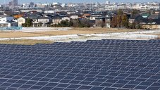 政府が太陽光パネル購入補助廃止も、次世代技術「ペロブスカイト」支援は4倍 ─ 「脱炭素撤退」まで踏み込まなければ、税金の無駄遣いになりかねない 政府が太陽光パネル購入補助廃止も、次世代技術「ペロブスカイト」支援は4倍 ─ 「脱炭素撤退」まで踏み込まなければ、税金の無駄遣いになりかねない
