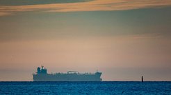 イランがホルムズ海峡を封鎖するも、石油輸送量は「開戦前にほぼ回復」し、海峡を支配できていない実態が判明 ─ 逆にイランの石油収入は今月ゼロになる危機 イランがホルムズ海峡を封鎖するも、石油輸送量は「開戦前にほぼ回復」し、海峡を支配できていない実態が判明 ─ 逆にイランの石油収入は今月ゼロになる危機