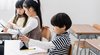 文科省、2030年からデジタル教科書を導入も、小4以下は「おおむね紙」とする方針を発表 ─ もう一段踏み込み、「デジタル教育」そのものの見直しを