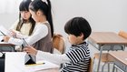 文科省、2030年からデジタル教科書を導入も、小4以下は「おおむね紙」とする方針を発表 ─ もう一段踏み込み、「デジタル教育」そのものの見直しを