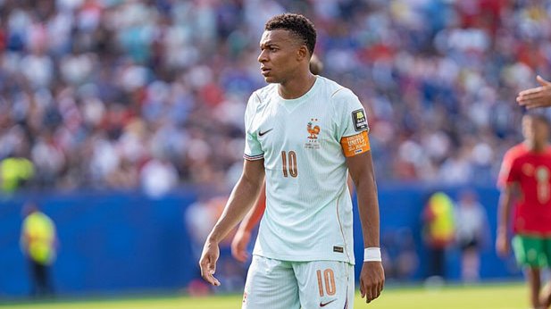 毛沢東を「独裁者」と呼んだサッカーフランス代表のエムバペ選手に中国が猛反発し、広告起用や試合放映を停止へ ─ マネーで脅す中国の"独裁国家"ぶりに批判殺到