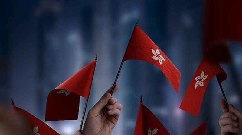 香港火災で、市民の弾圧に躍起になる香港当局 ─ 自由を求める人々の戦いは終わっていない